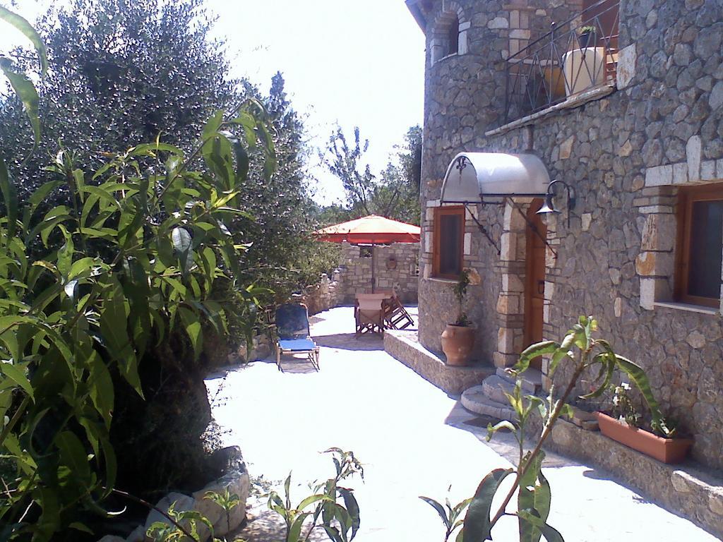 Musician'S Round House & Castello Villa Vátos Dış mekan fotoğraf