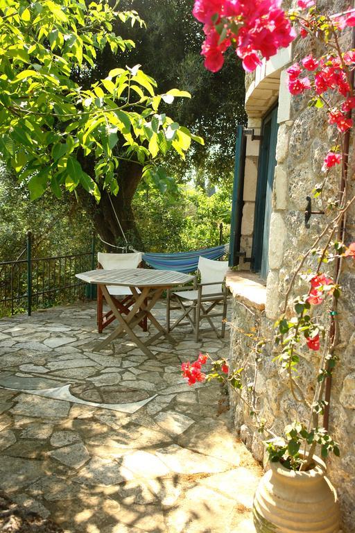 Musician'S Round House & Castello Villa Vátos Dış mekan fotoğraf