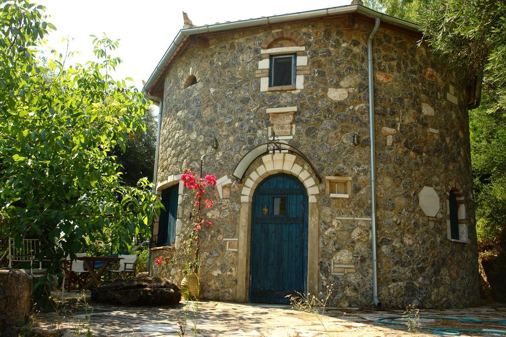 Musician'S Round House & Castello Villa Vátos Dış mekan fotoğraf