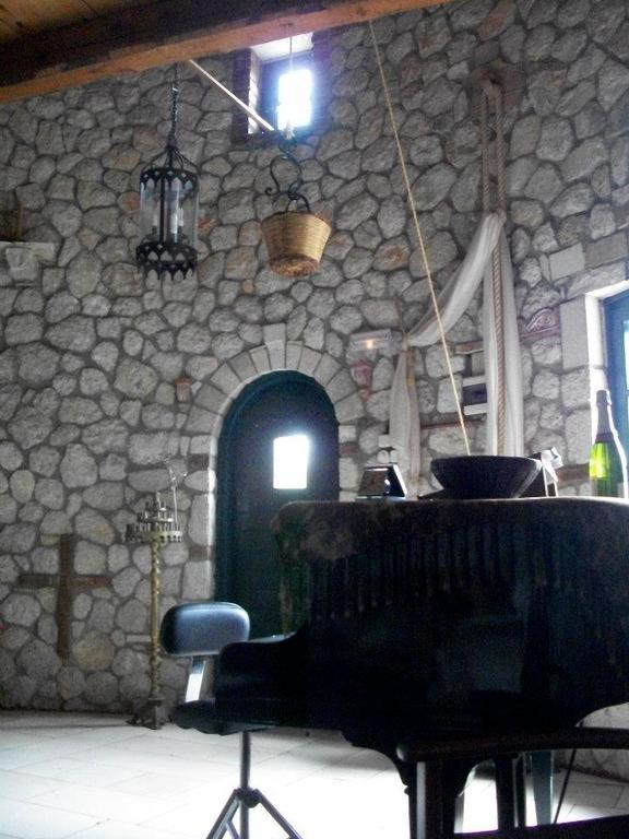 Musician'S Round House & Castello Villa Vátos Dış mekan fotoğraf