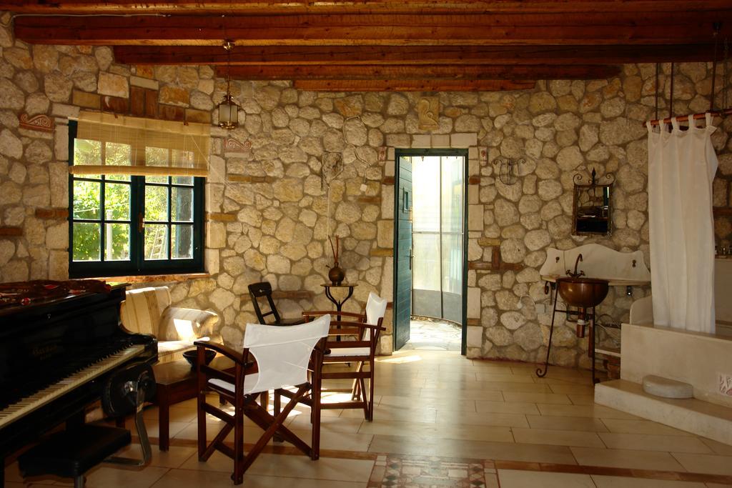 Musician'S Round House & Castello Villa Vátos Dış mekan fotoğraf