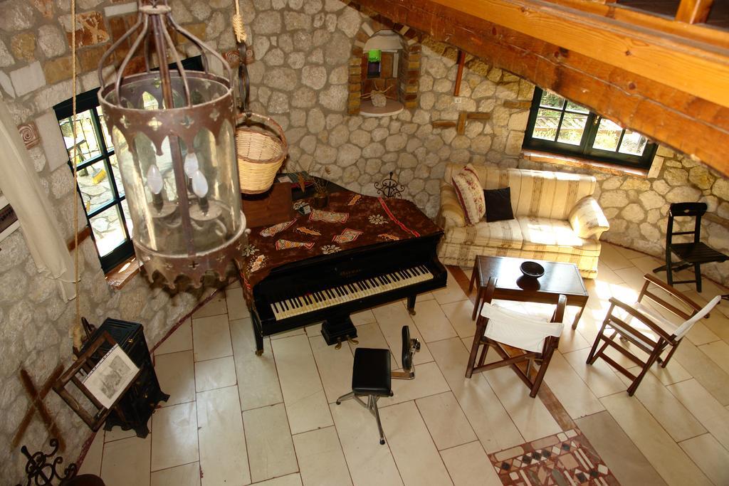 Musician'S Round House & Castello Villa Vátos Dış mekan fotoğraf